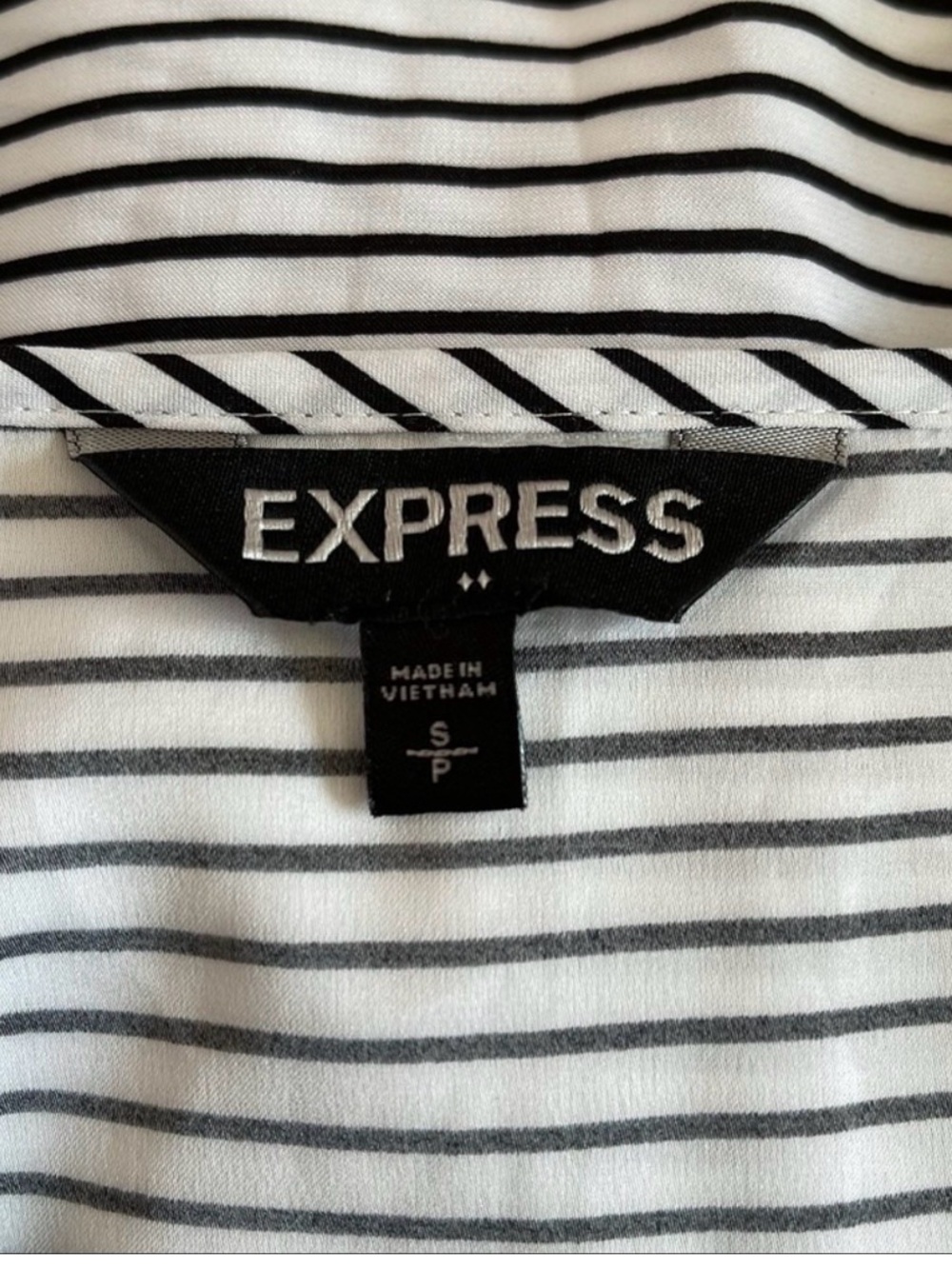 Express Black & White Striped Satin V-neck Short Sleeve Blouse Small - Picture 4 of 5